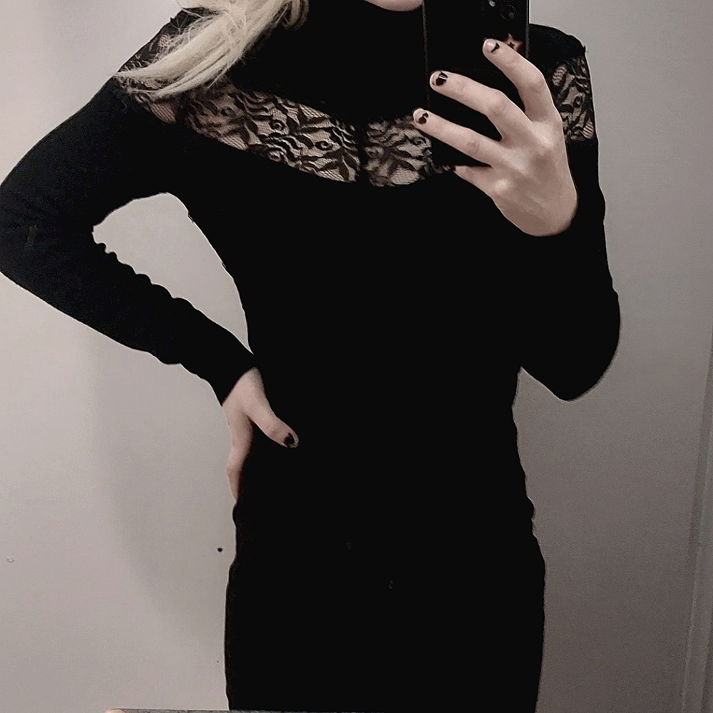 BLACK BODY CON SWEATER DRESS